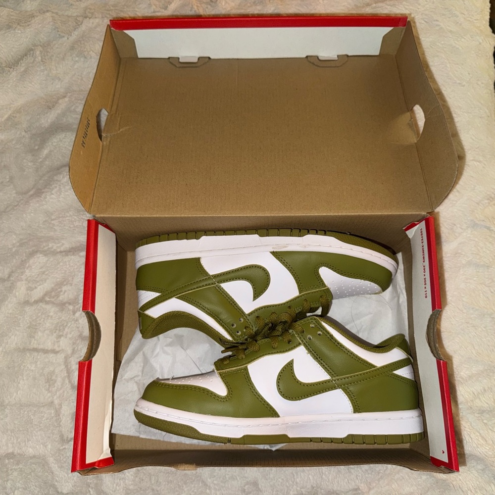 NIKE DUNK LOWS | White/Moss Green